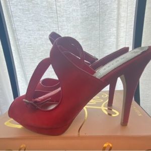 Black house, white market Hot pink ankle straps